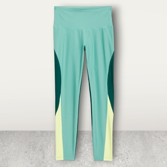 4X -Old Navy | High-Waisted PowerSoft Color-Block 7/8-Length Compression Legging - Picture 3 of 4